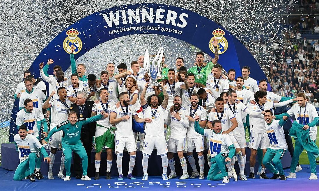Real Madrid nâng cao cúp Champions League lần thứ 14 trong lịch sử. Real Madrid nâng cao cúp Champions League lần thứ 14 trong lịch sử.