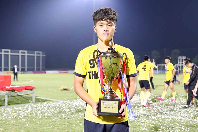 Nguyễn Quốc Việt HAGL chơi cho đội 1 Nguyễn Quốc Việt HAGL chơi cho đội 1